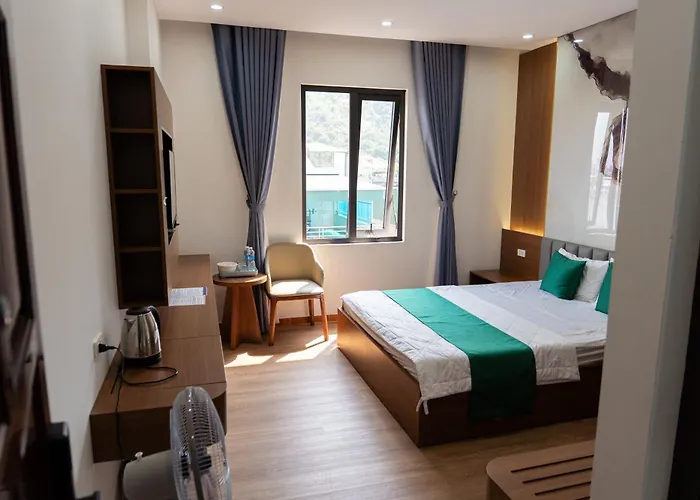 Hotel 12 Ao Ca Ha Long