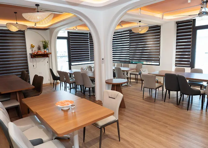 12 Ao Ca Hotel Ha Long