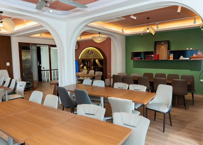 12 Ao Ca Hotel Ha Long